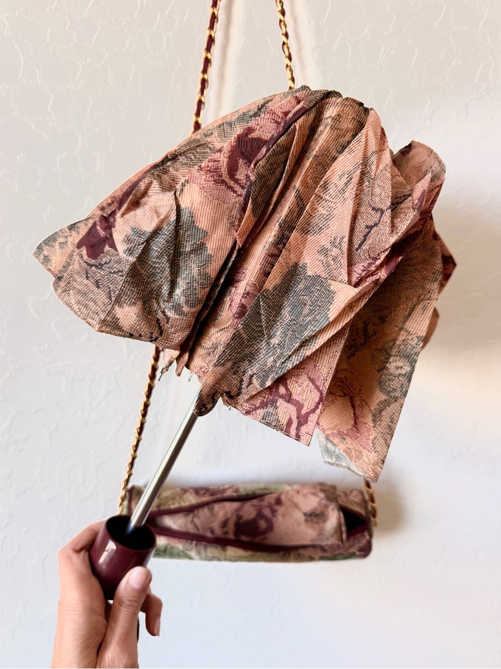Vintage Pink Floral Crossbody Bag with Gold Chain